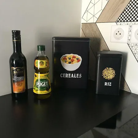 Апартаменты Legend- Parking Prive Gratuit- Terrasse Privee- Wifi - Convert - Alimentec Бург-ан-Бресс
