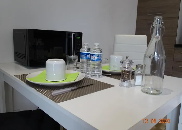 Legend- Parking Privé Gratuit- Terrasse Privée- Wifi - Convert - Alimentec Bourg-en-Bresse