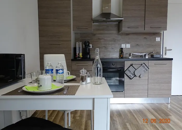 Legend- Parking Privé Gratuit- Terrasse Privée- Wifi - Convert - Alimentec Appartement