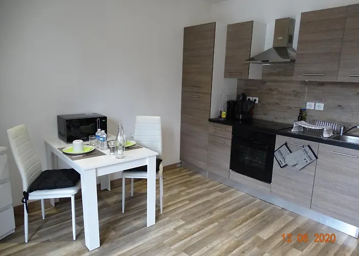 Legend- Parking Privé Gratuit- Terrasse Privée- Wifi - Convert - Alimentec Bourg-en-Bresse