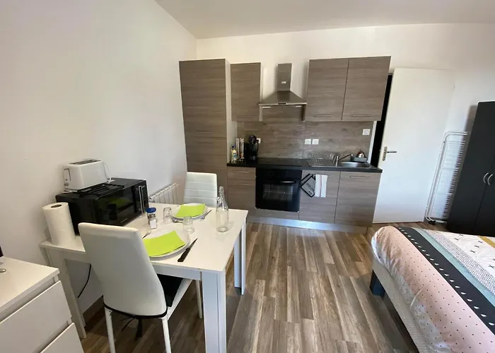 Appartement Legend- Parking Privé Gratuit- Terrasse Privée- Wifi - Convert - Alimentec *
