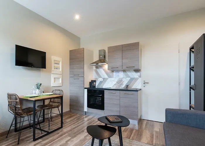 Legend- Parking Privé Gratuit- Terrasse Privée- Wifi - Convert - Alimentec Bourg-en-Bresse