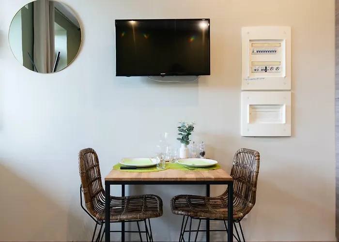 Legend- Parking Privé Gratuit- Terrasse Privée- Wifi - Convert - Alimentec Appartement