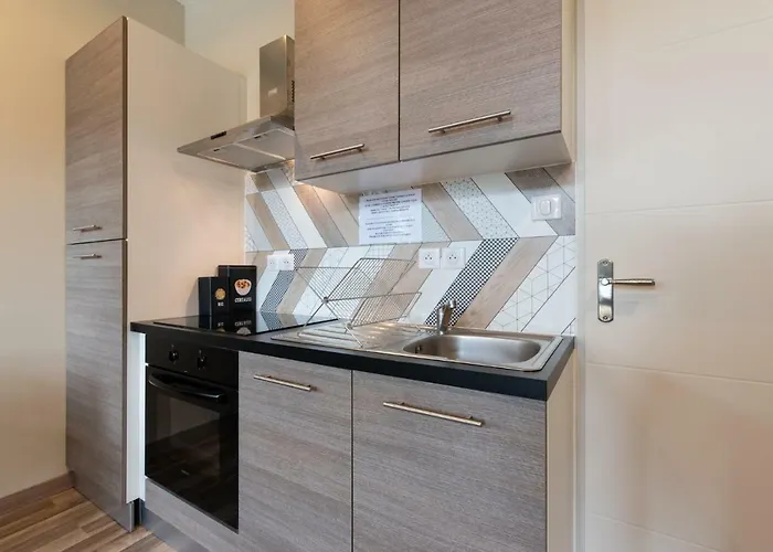 Legend- Parking Privé Gratuit- Terrasse Privée- Wifi - Convert - Alimentec Appartement *